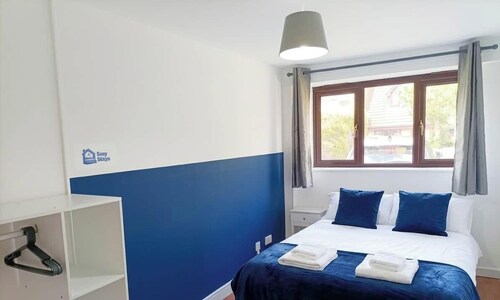 5-Bed MK Home · Sleeps 12 · Contractors & Groups Welcome