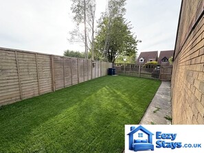 Property grounds - 5-Bed MK Home · Sleeps 12 · Contractors & Groups Welcome (Shenley Lodge)