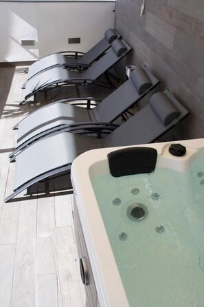 Deluxe Double Room with Side Sea View (with Exclusive Jacuzzi) | Indoor spa tub - La sepia Boba (Peñíscola)