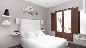 Deluxe Double Room, Patio, Partial Sea View