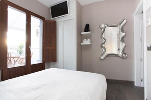 Deluxe Double Room with Side Sea View (with Exclusive Jacuzzi) | 무료 WiFi