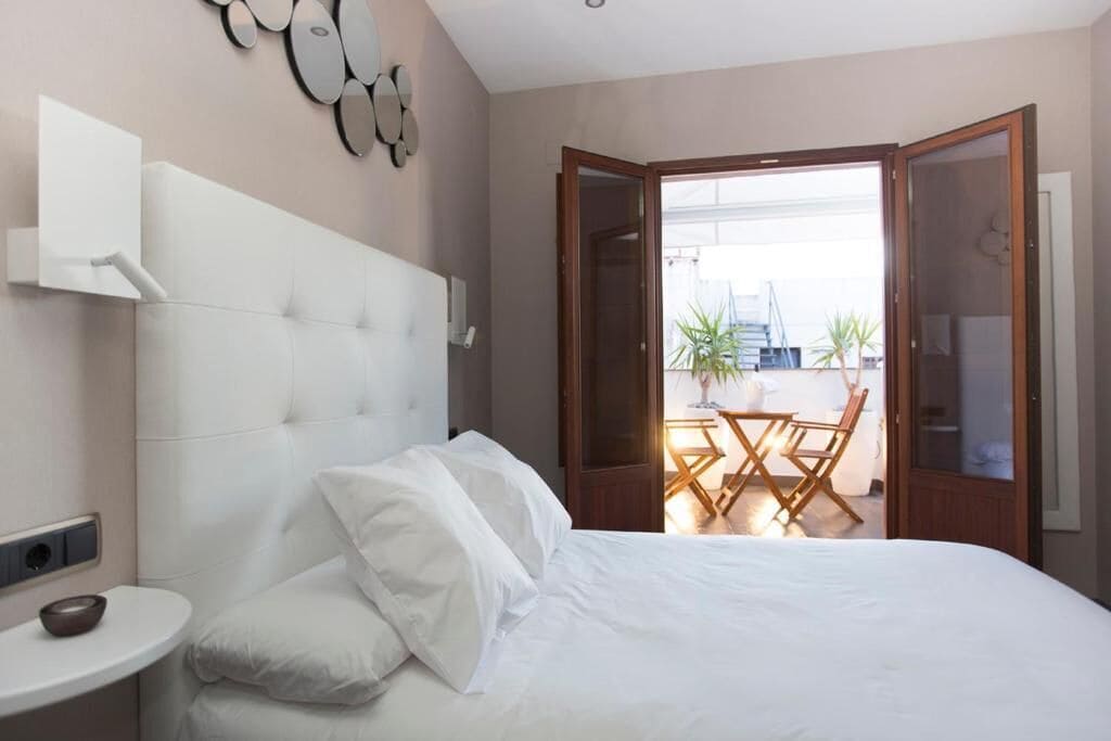 Deluxe Double Room with Side Sea View (with Exclusive Jacuzzi) | Free WiFi