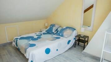 4 slaapkamers, een strijkplank/strijkijzer, wifi, beddengoed