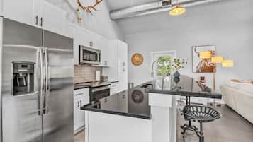 Refrigerador, microondas, horno, placa de cocina