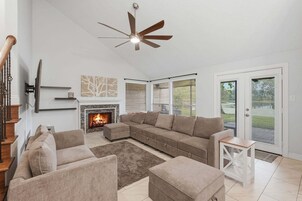 Townhome, 3 Bedrooms | Living area | Smart TV