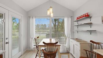 Townhome, 3 Bedrooms | Tempat makan