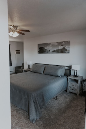 Laptop workspace, free WiFi, bed sheets