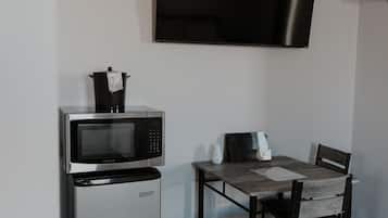 Quarto clássico, 2 camas Queen, para não fumantes | Opções para refeição