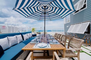 Villa, 5 Bedrooms | Outdoor dining