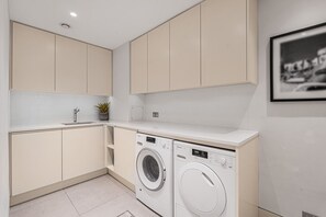 House - Luxury Knightsbridge 4-bedroom House With Central AC (London)