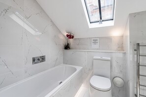House - Luxury Knightsbridge 4-bedroom House With Central AC (London)