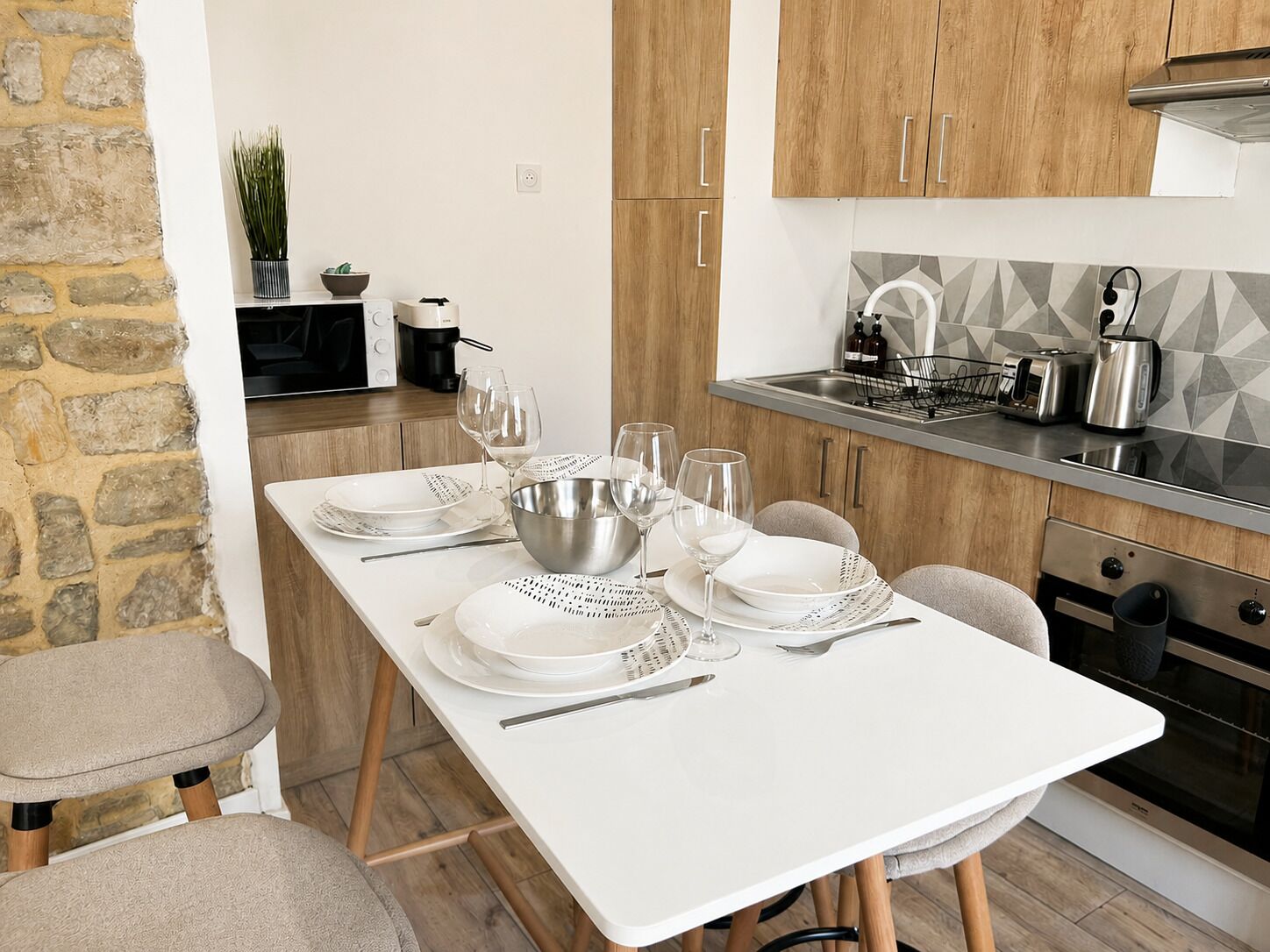 Fridge, oven, stovetop, dishwasher