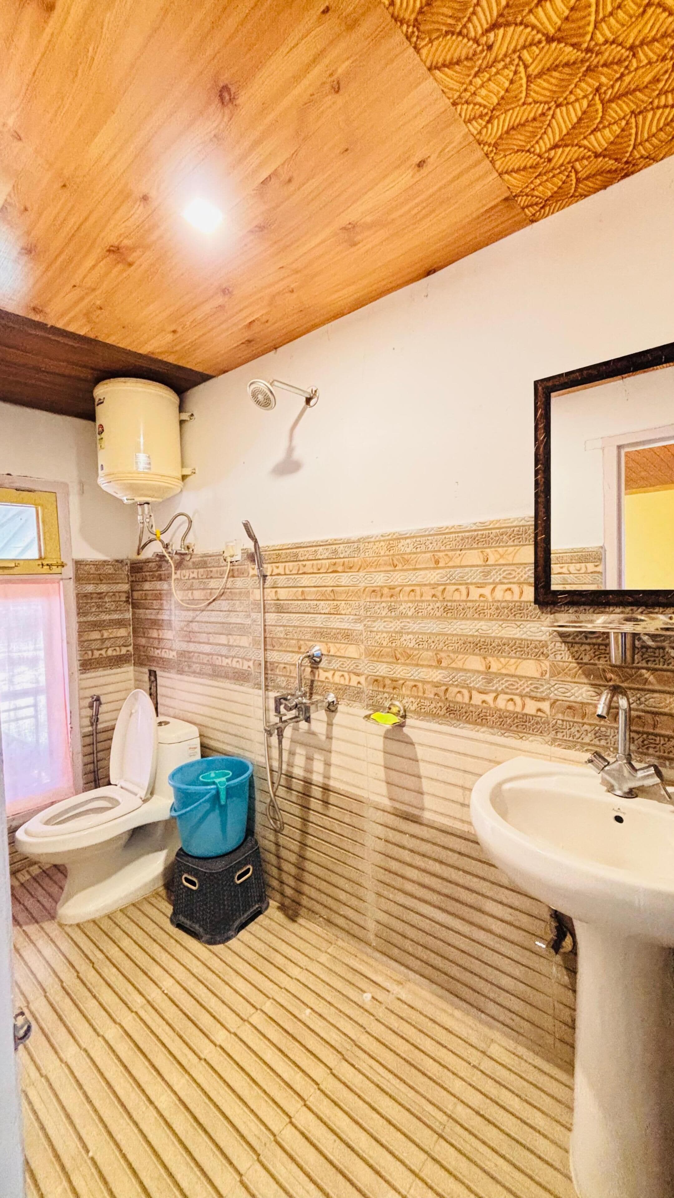 Superior Double Room, Balcony, Mountain View | Bathroom | Shower, free toiletries, towels, soap