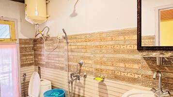 Superior Double Room, Balcony, Mountain View | Bathroom | Shower, free toiletries, towels, soap