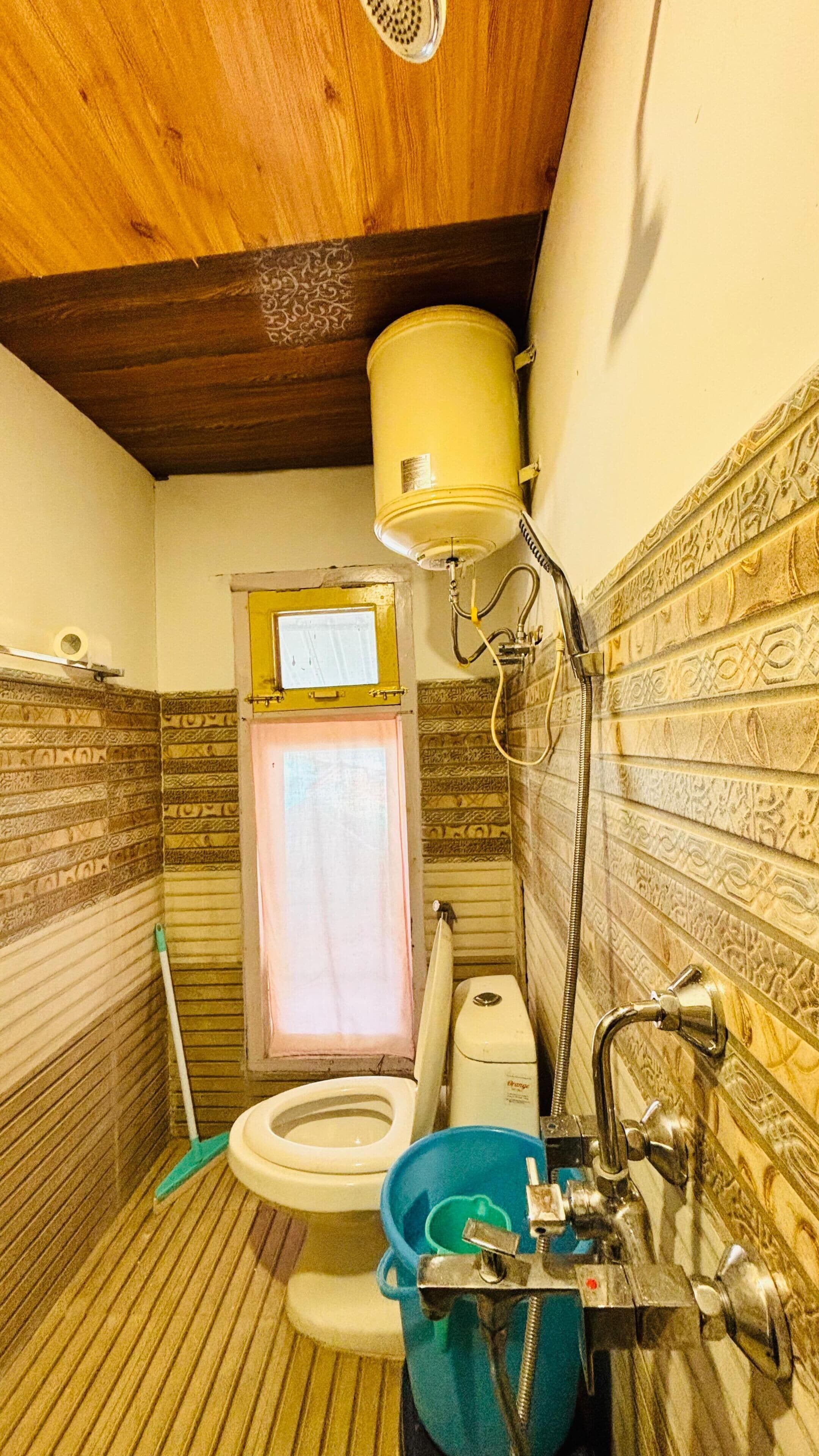 Shower, free toiletries, towels, soap