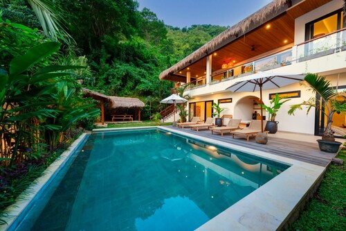 Angin Laut 3BR Exclusive Pool Villa w/ Ocean Views