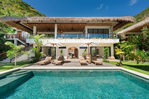 Angin Laut 3BR Exclusive Pool Villa w/ Ocean Views