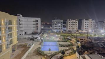 Appartamento Deluxe, balcone, vista parco | Campo sportivo