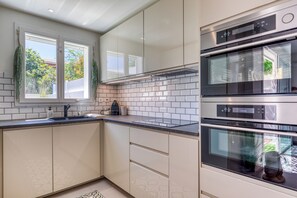 Microwave, oven, stovetop, dishwasher - Villa with private pool 🌴 near sea & Montpellier (Mauguio)