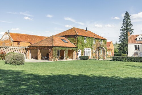 The Coach House | Sleeps 6 | Ideal Norfolk Touring Base - friends, family & work