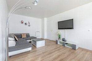 TV - Charming T2 near RER and Stade de France (Saint-Denis)