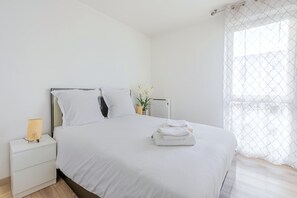 1 bedroom, Internet, bed sheets - Charming T2 near RER and Stade de France (Saint-Denis)