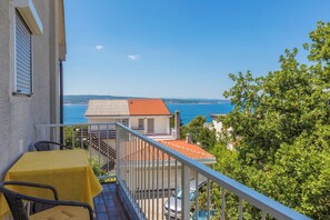 Outdoor dining - Vrbo Property (Crikvenica)