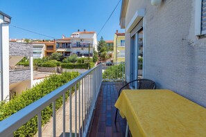 Outdoor dining - Vrbo Property (Crikvenica)