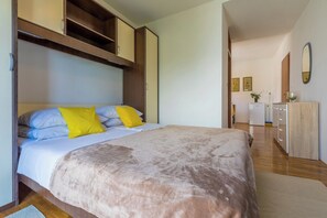 1 bedroom, free WiFi, bed sheets - Studio apartment for 2 people in Crikvenica - with parking and barbecue (Crikvenica)