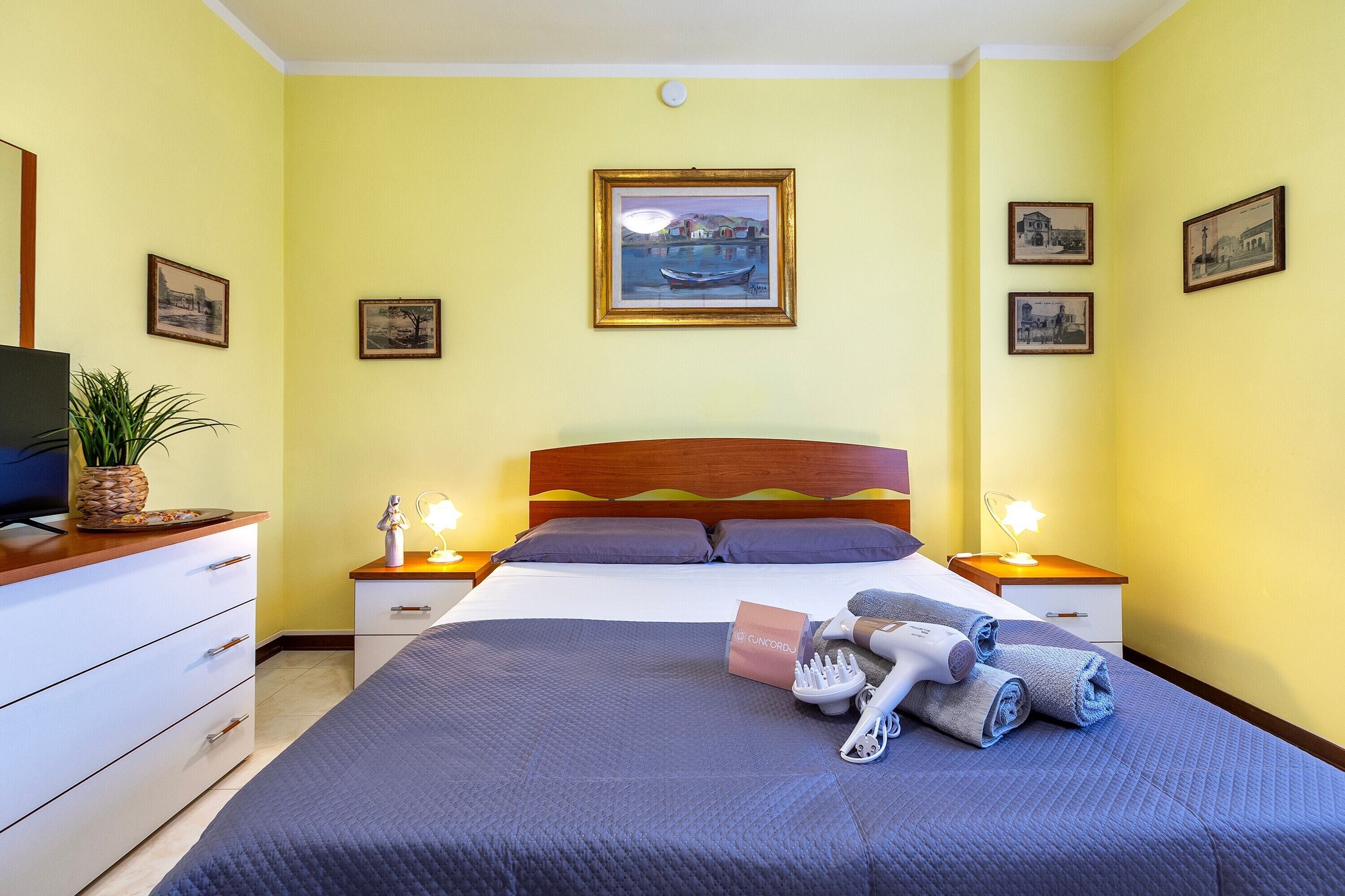 1 chambre, fer et planche à repasser, Wi-Fi, literie fournie