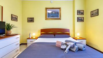 1 chambre, fer et planche à repasser, Wi-Fi, literie fournie