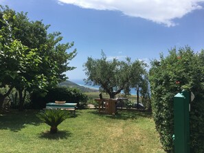 Property grounds - Holiday Home 'Villa Letizia_petit' with Sea View, Shared Pool and Private Garden (San Lucido)