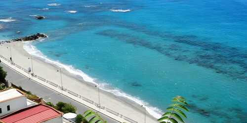Holiday Home 'Villa Letizia_petit' with Sea View, Shared Pool and Private Garden