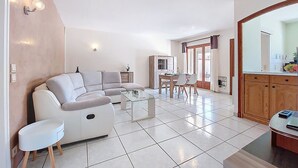 TV - Mauclair by Interhome (Saint Cyprien)