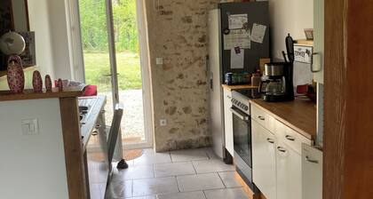 A COUNTRY HOUSE to discover with children