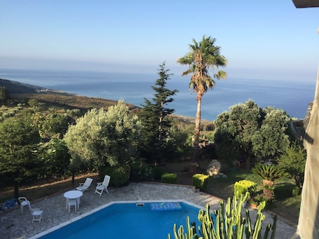 Pool. Holiday Home 'Villa Letizia 16 Pax' with Sea View, Private Pool and Wi-Fi