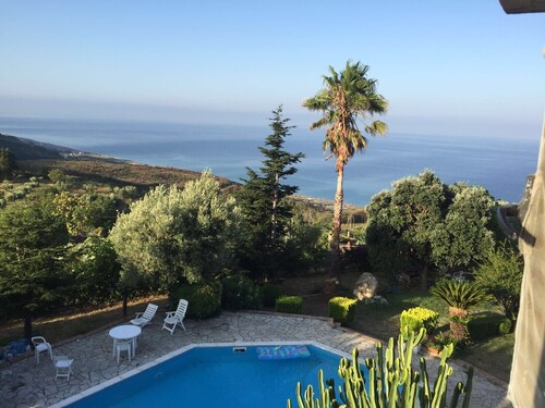 Holiday Home 'Villa Letizia 16 Pax' with Sea View, Private Pool and Wi-Fi