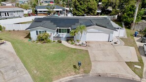 Exterior - Mermaid Dreams - Perfect Location Close to Everything! (Bradenton)