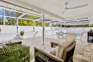 Outdoor dining - Mermaid Dreams - Perfect Location Close to Everything! (Bradenton)