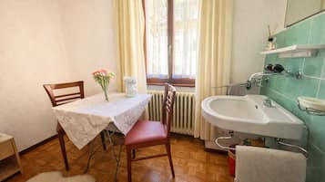 Basic Double Room | Dining