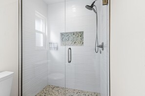 Shower, hair dryer, towels, soap - KING BED- Steps to Lake Gertrude- Central- MT, DORA Oasis (Mount Dora)