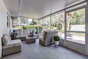 Terrace/patio - KING BED- Steps to Lake Gertrude- Central- MT, DORA Oasis (Mount Dora)