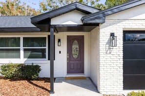 Exterior detail - KING BED- Steps to Lake Gertrude- Central- MT, DORA Oasis (Mount Dora)