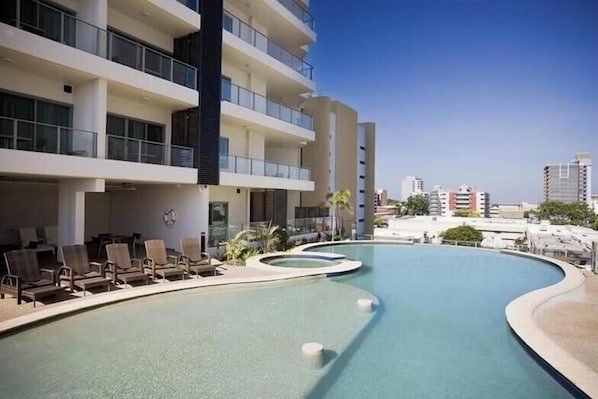 Pool - Pandanas level 18th (Split king bed with City and Harbour view) (Darwin City)