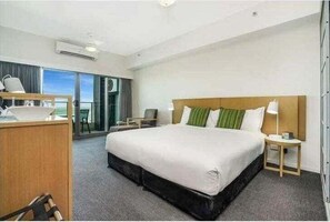 1 bedroom, iron/ironing board, WiFi, bed sheets - Pandanas level 18th (Split king bed with City and Harbour view) (Darwin City)