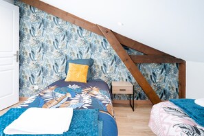 Room - Farmhouse “Le Gîte de Laluby” with Jacuzzi and Air Conditioning (Arx)