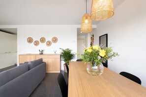 Dining - StayVNG Bright & Modern 2bd 111 l Centre Vilanova (Vilanova i la Geltrú)