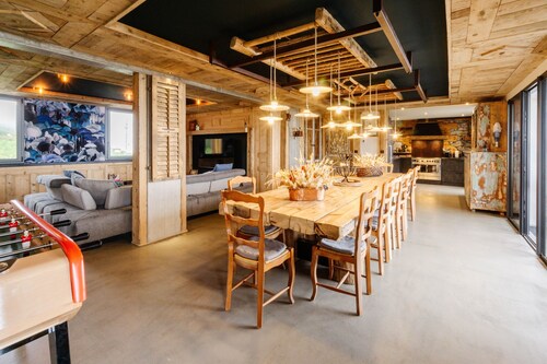 Apartment 'Lodge Six de Savoie' with Mountain View, Private Terrace and Sauna
