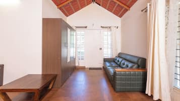 ํจ๋ฐ๋ฆฌ๋ฃธ | ๊ฑฐ์ค ๊ณต๊ฐ