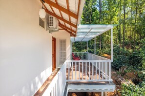 Luxury Studio | Terrace/patio - KAVA RETREAT (Mallanduru)